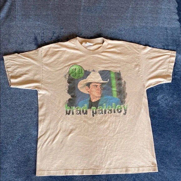 Brad Paisley 2001 Graphic T-Shirt - Vintage Concert Tee - Picture 1 of 10